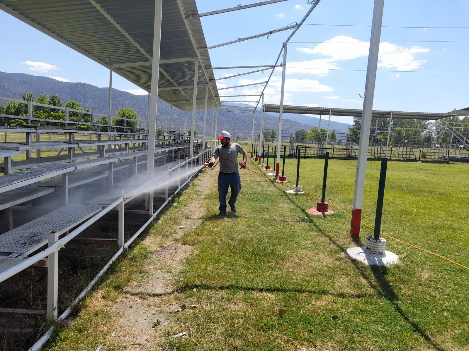 ÖNLEYİCİ TEDBİR AMACI İLE ÇAYIR MEVKİİ’NDE İLAÇLAMA ÇALIŞMASI YAPILDI